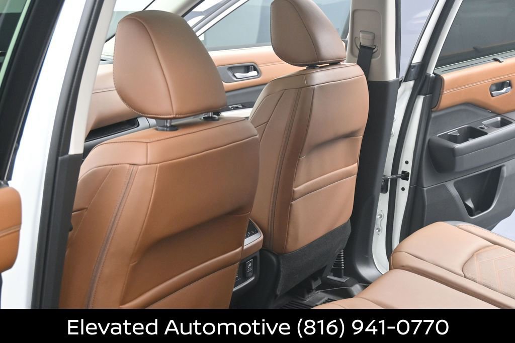 Certified 2023 Nissan Pathfinder Platinum w/ Cargo Package AWD/4WD image 19