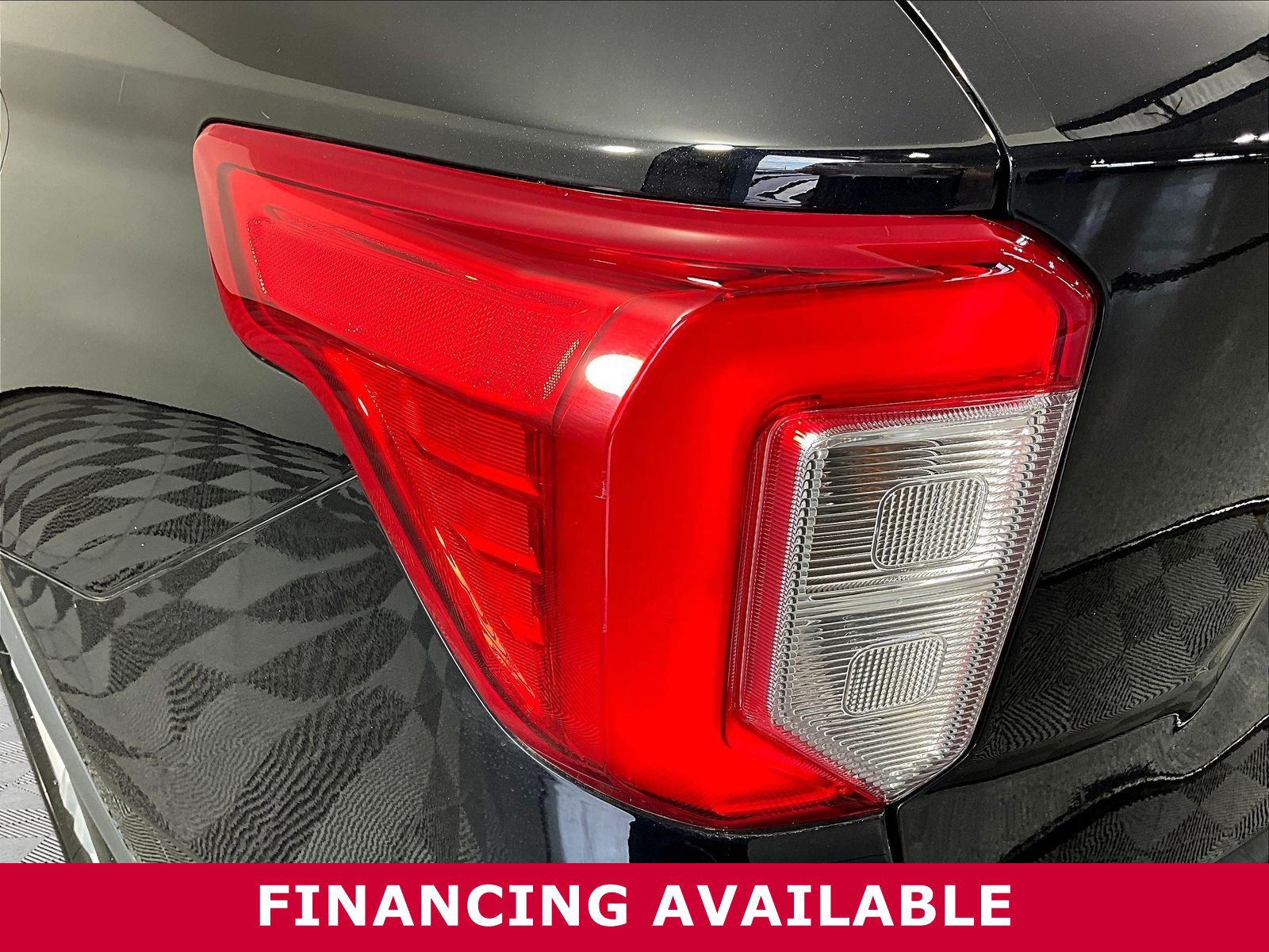 Used 2023 Ford Explorer XLT AWD/4WD image 21