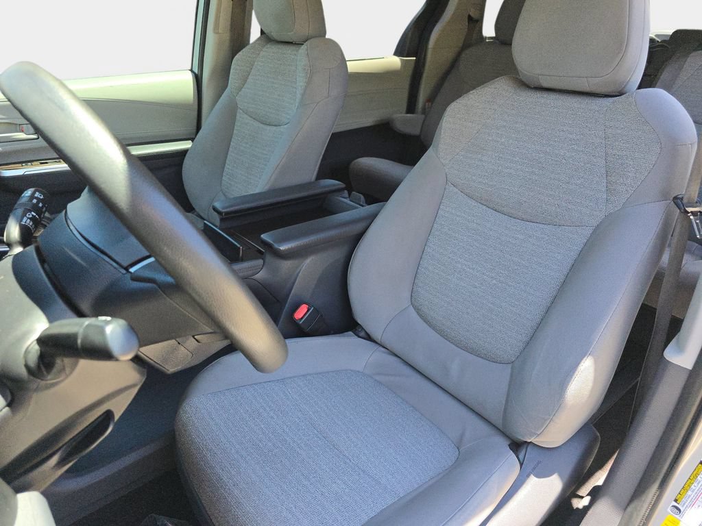 Used 2021 Toyota Sienna LE FWD image 18