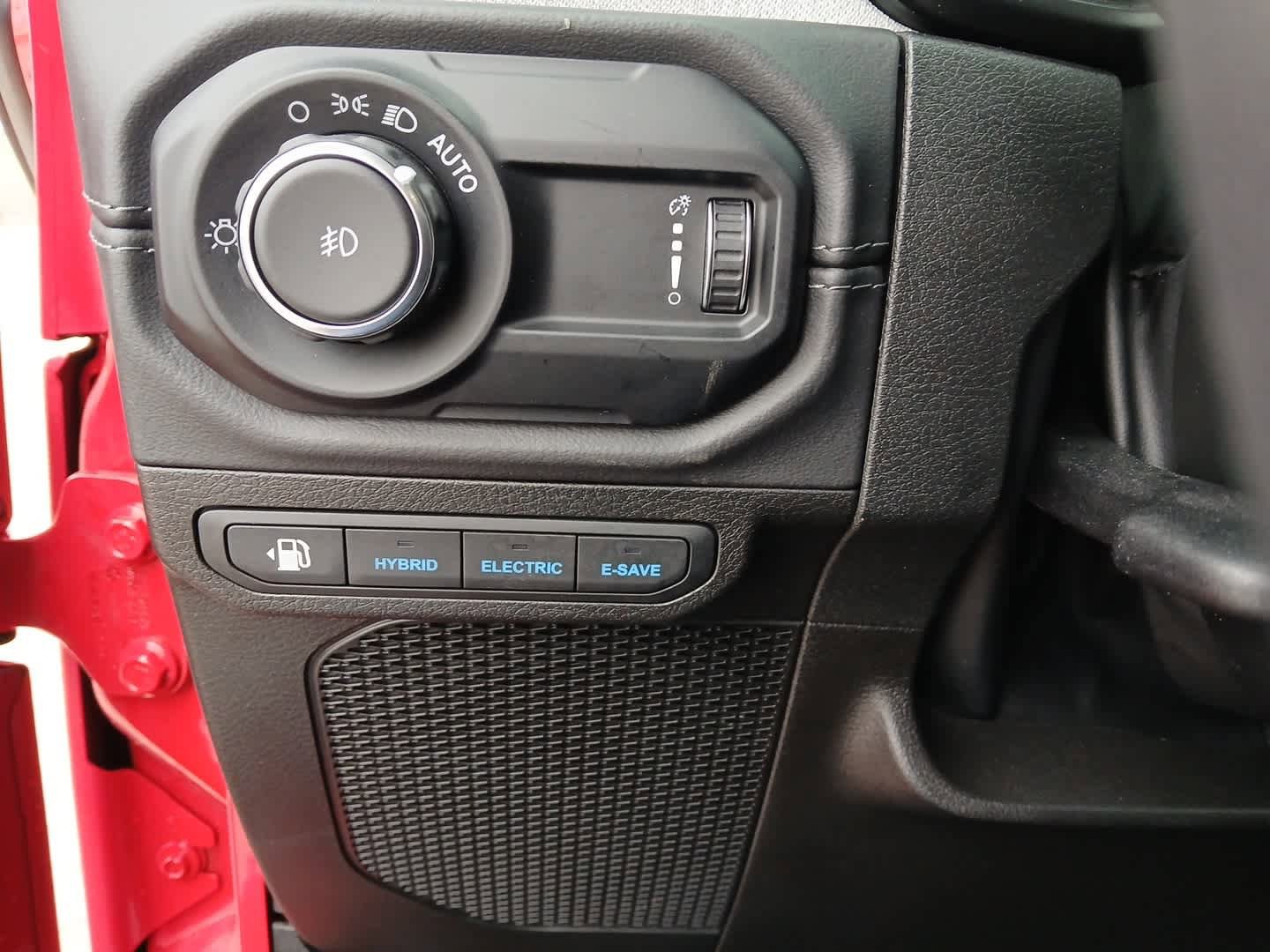 Used 2025 Jeep Wrangler Sahara image 34