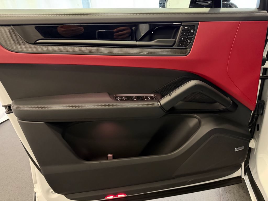 Certified 2025 Porsche Cayenne GTS AWD/4WD image 15