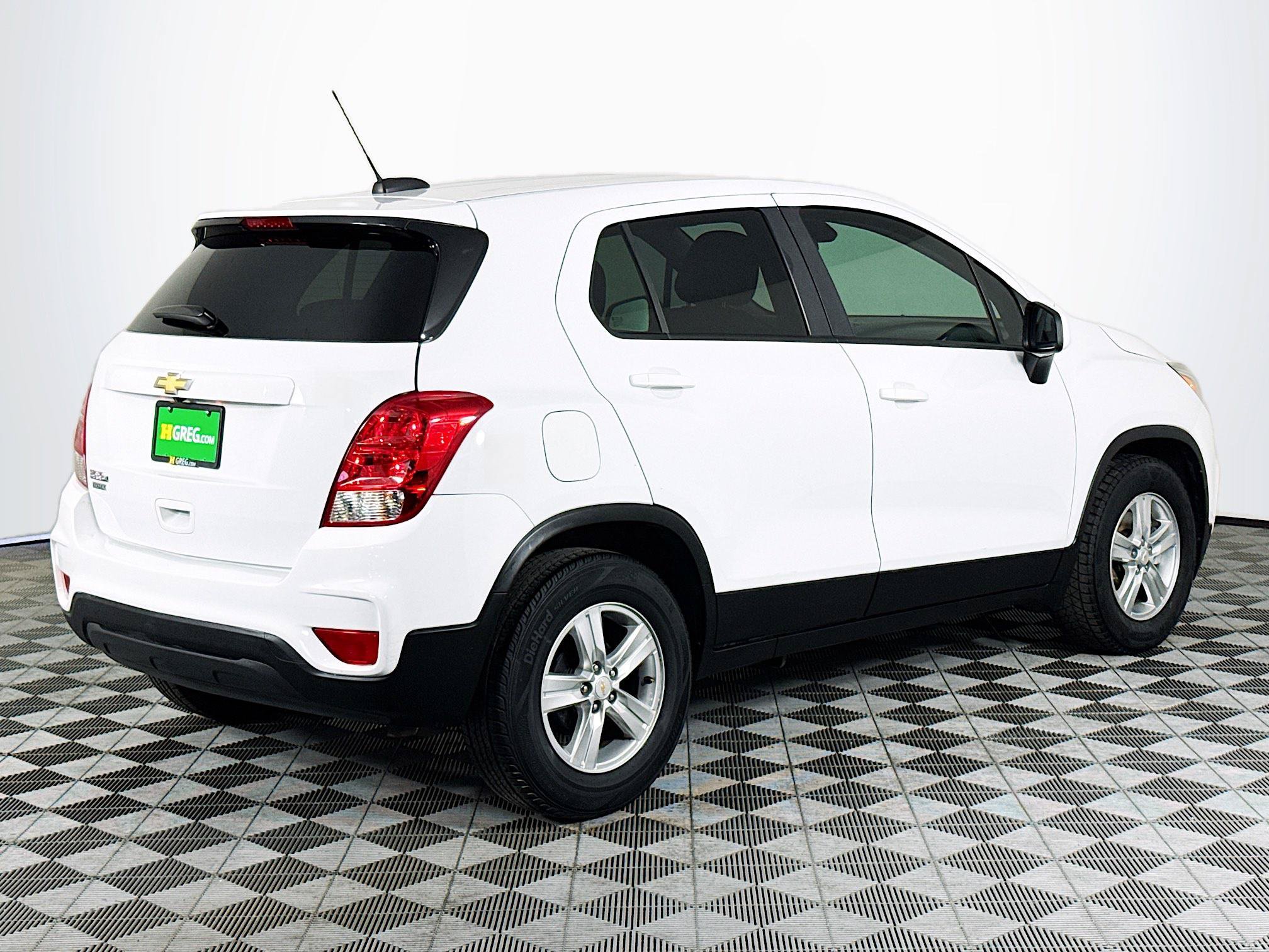 Used 2022 Chevrolet Trax LS w/ Tint and Cruise Package FWD image 10