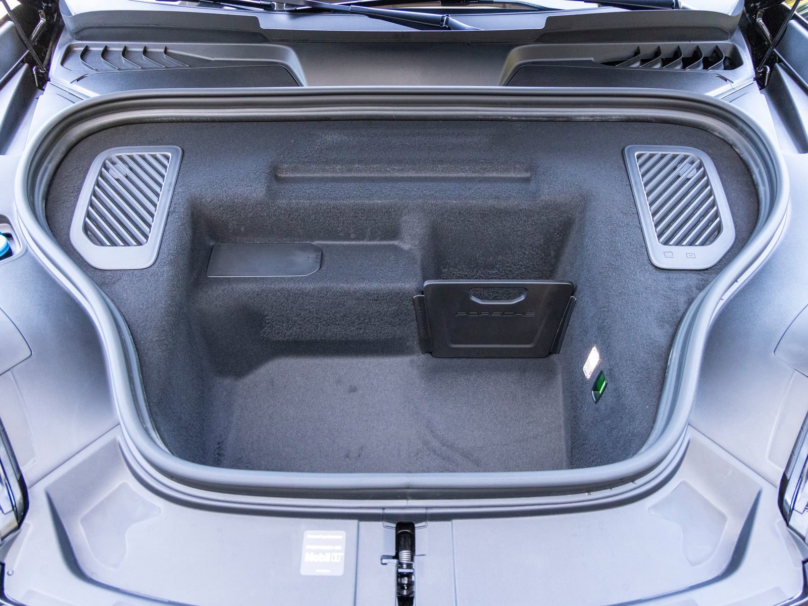 New 2026 Porsche Macan Turbo Electric image 61