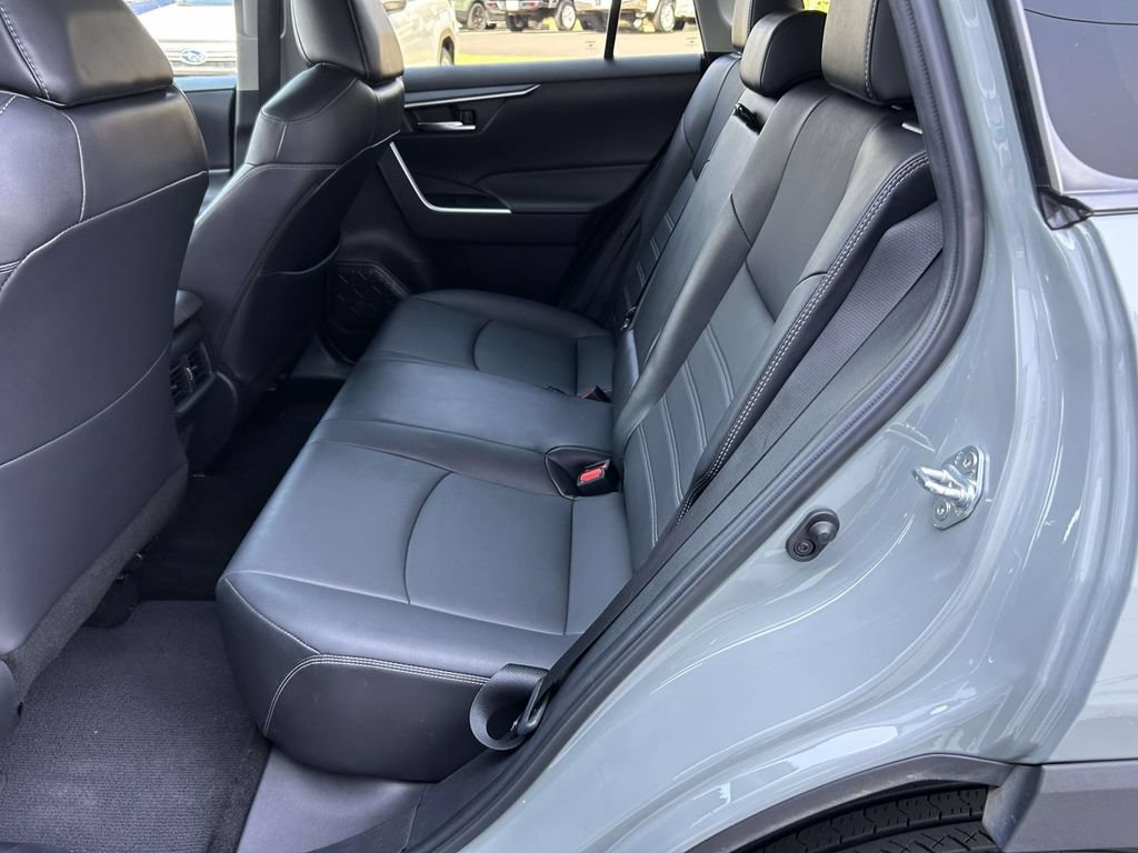 Used 2022 Toyota RAV4 XLE Premium FWD image 11