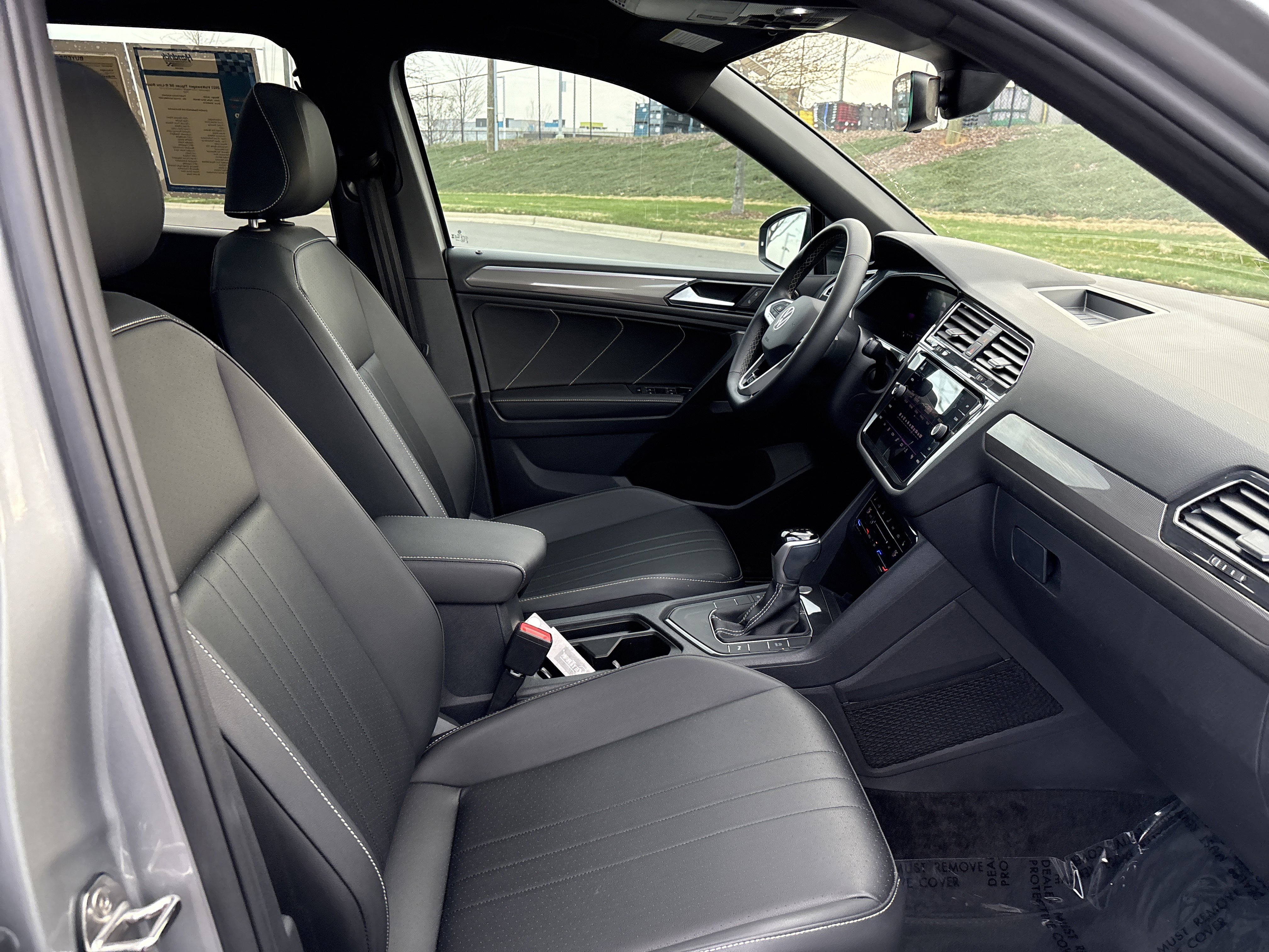 Used 2023 Volkswagen Tiguan SE R-Line image 24