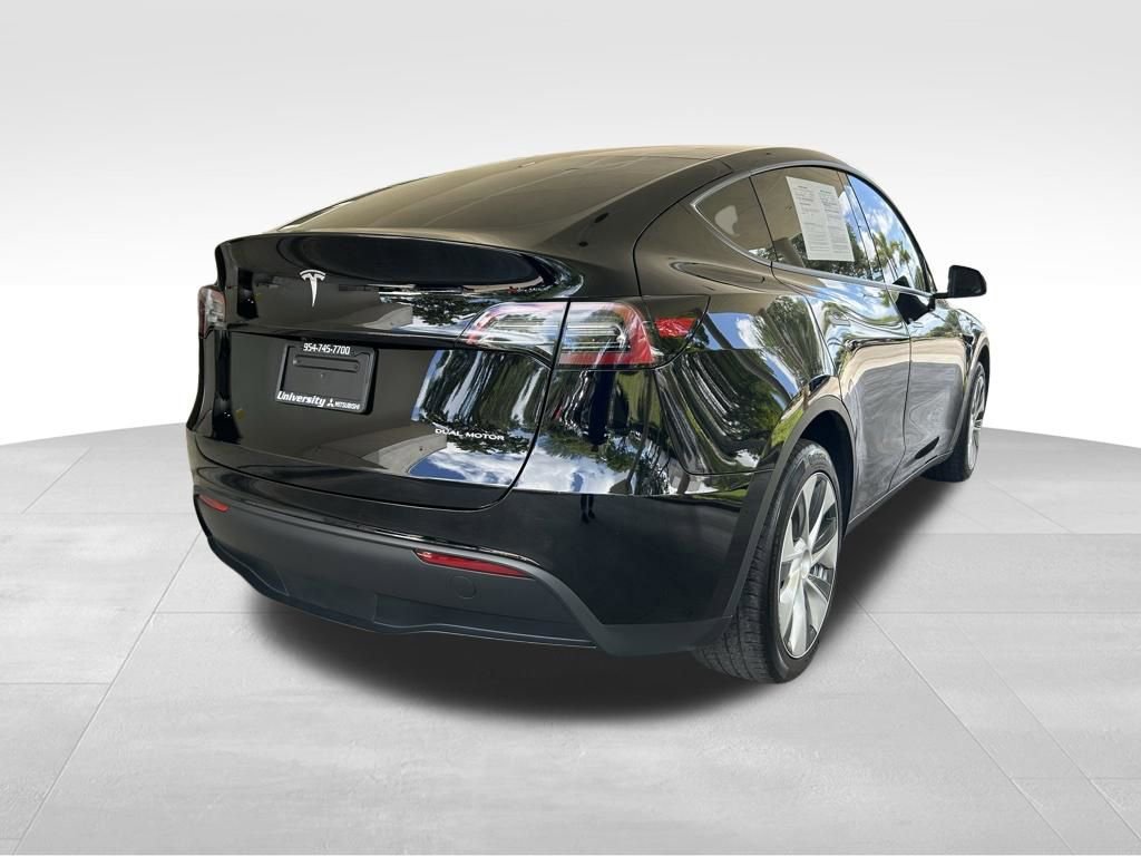 Used 2024 Tesla Model Y Long Range AWD/4WD image 3