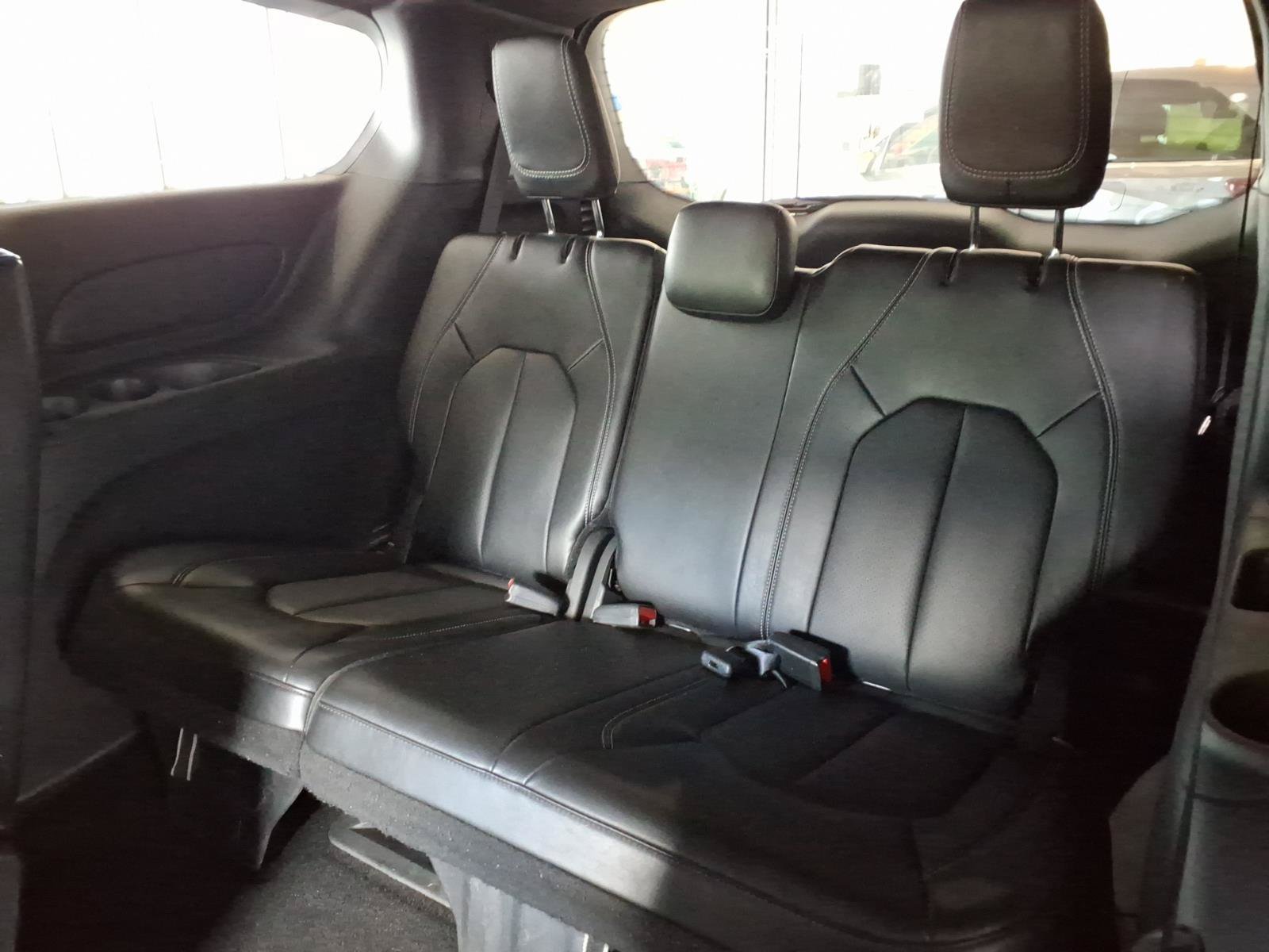 Used 2025 Chrysler Pacifica Select FWD image 14
