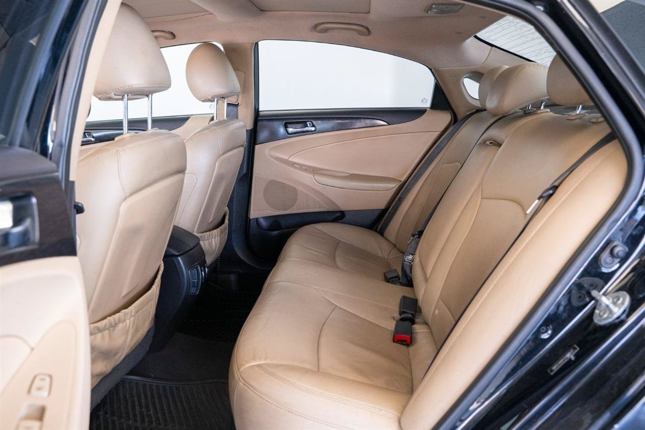 Used 2012 Hyundai Sonata Limited w/ Navigation Pkg FWD image 12
