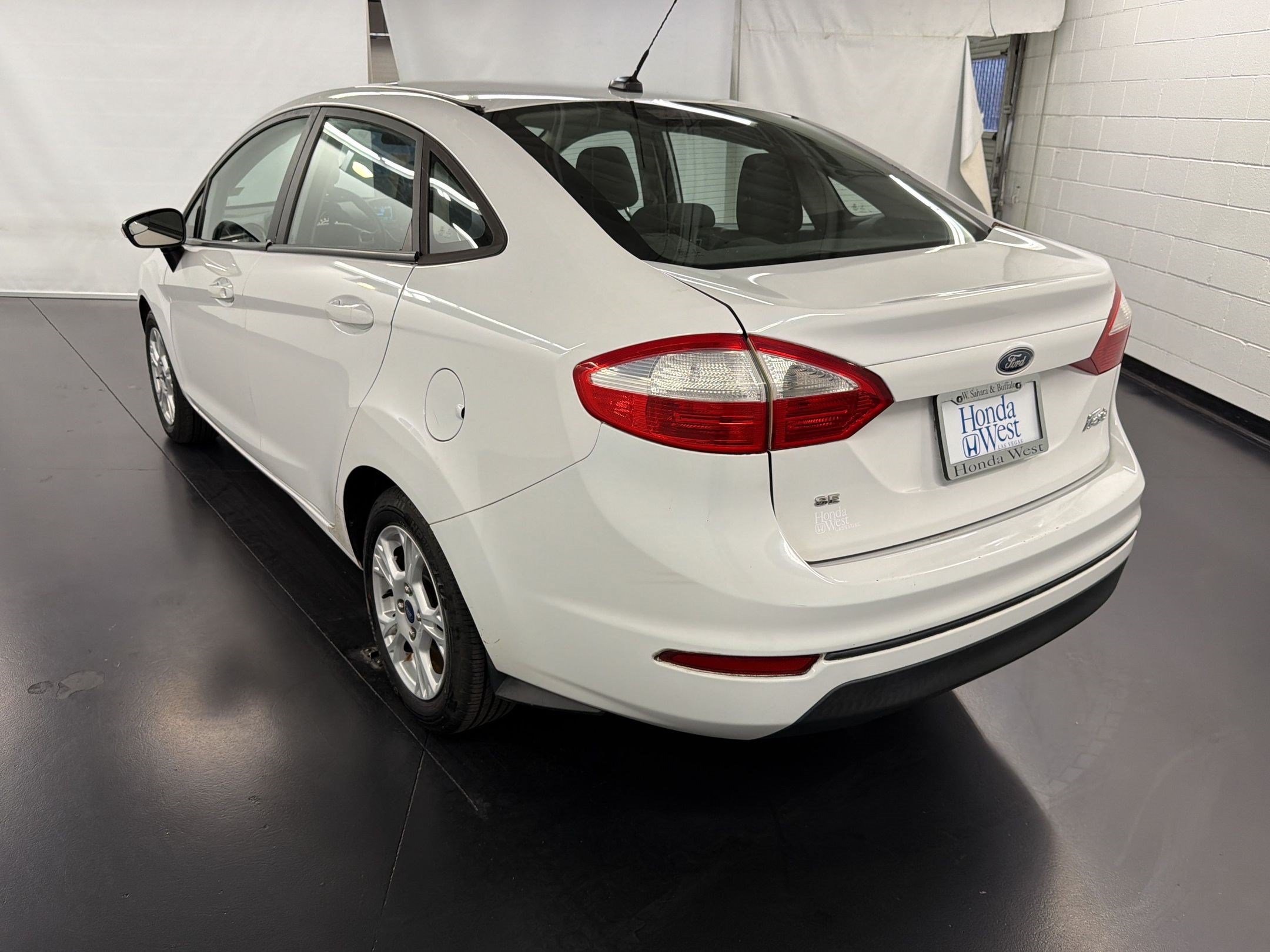 Used 2016 Ford Fiesta SE FWD image 3