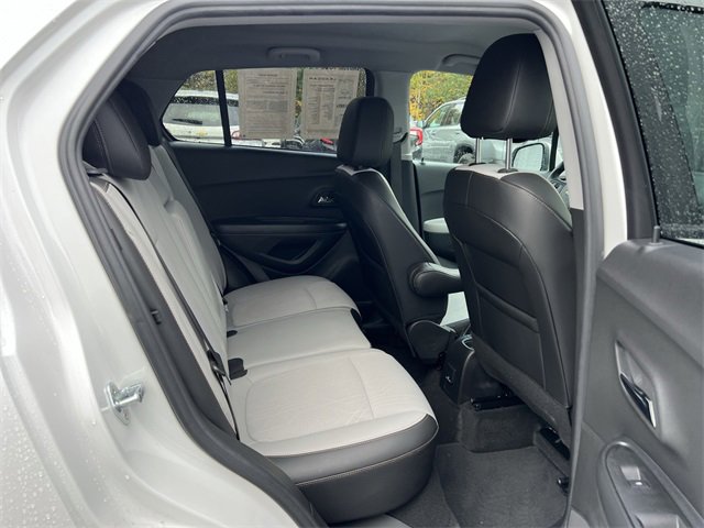 Used 2022 Chevrolet Trax LT w/ LT Convenience Package image 24