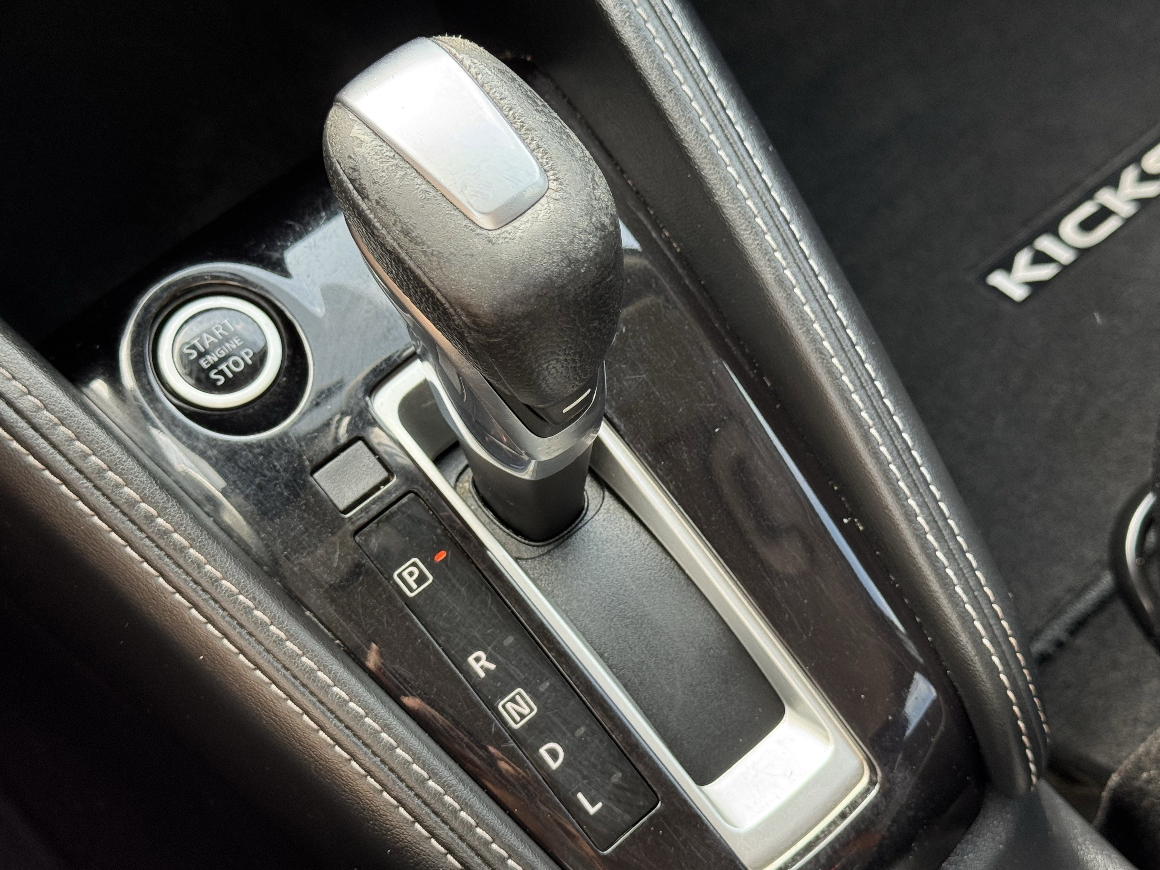 Used 2020 Nissan Kicks SR image 22