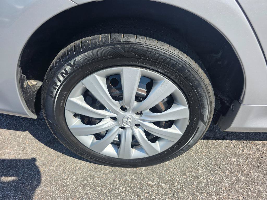 Used 2013 Toyota Corolla LE FWD image 17