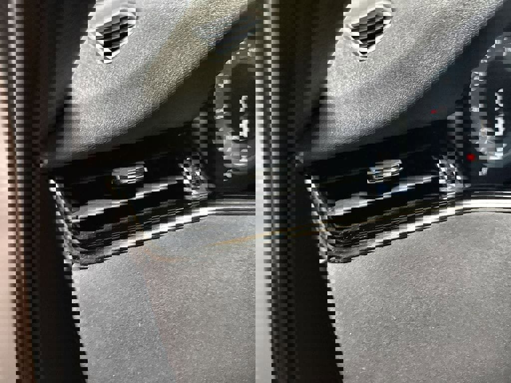 Used 2024 Land Rover Range Rover Evoque S image 15