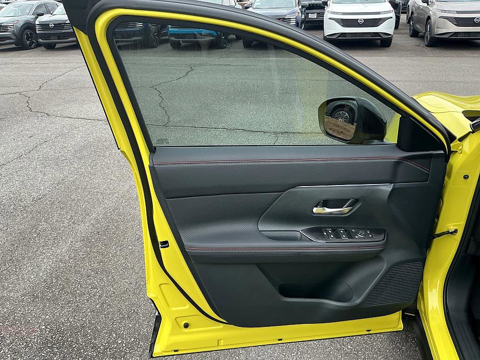 Used 2025 Nissan Kicks SR w/ SR Premium Package image 11