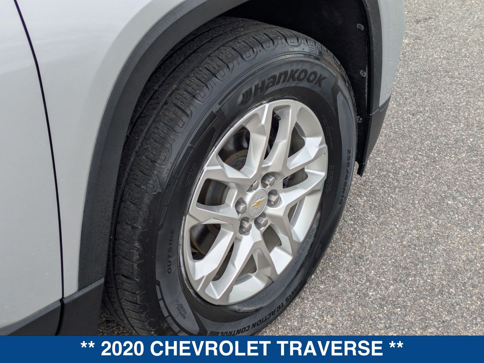 Used 2020 Chevrolet Traverse LS w/ LPO, Floor Liner Package FWD image 13