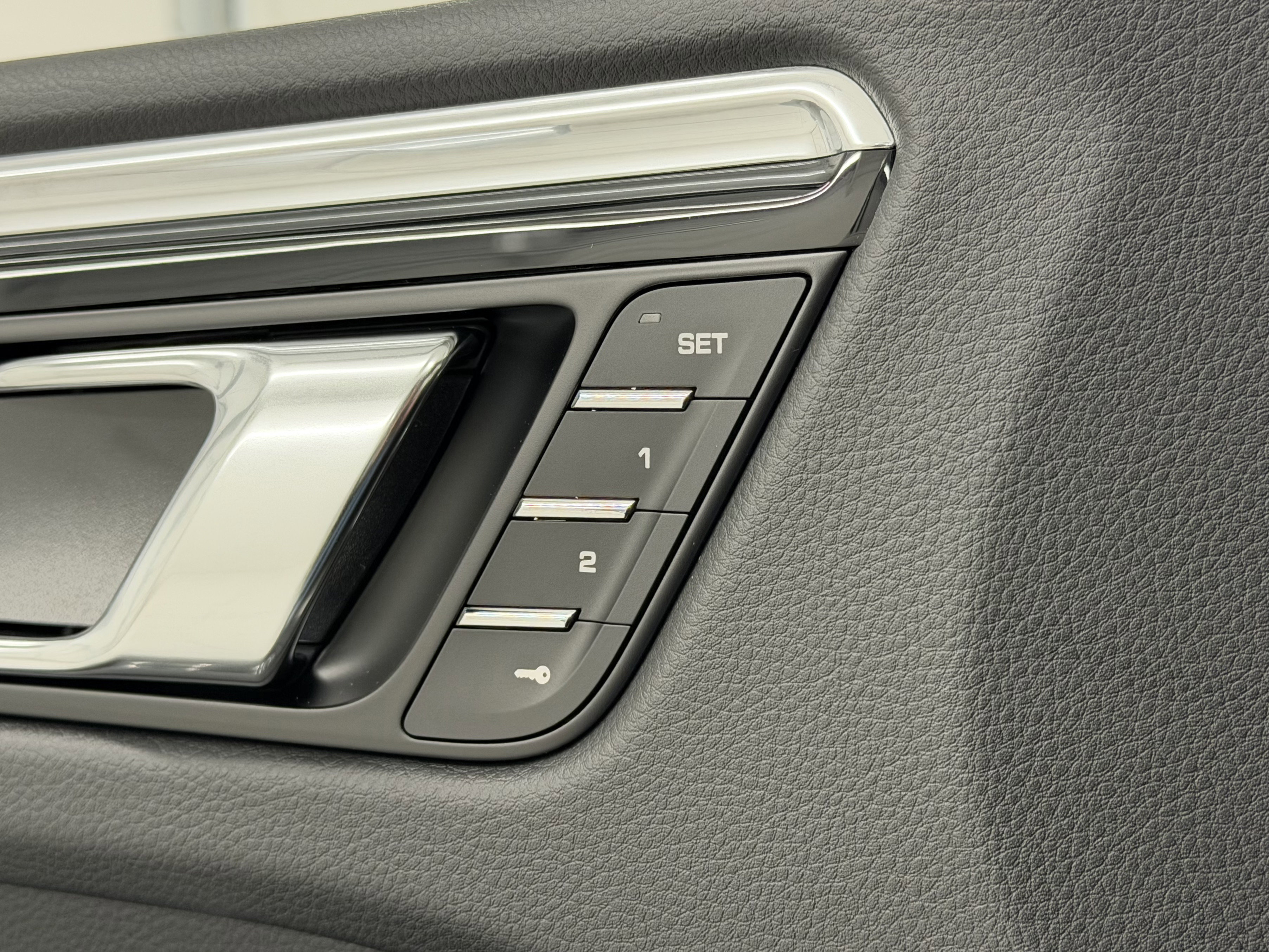 New 2026 Porsche Macan image 29