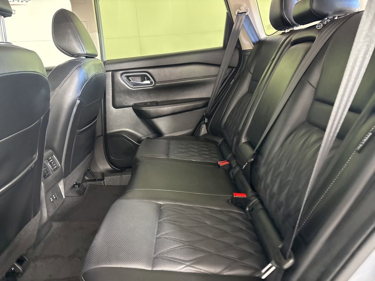 Used 2025 Nissan Rogue Platinum image 24