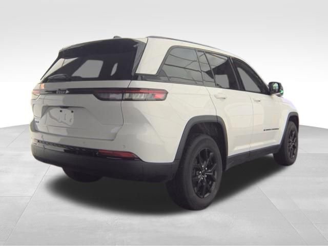Used 2025 Jeep Grand Cherokee Altitude image 6