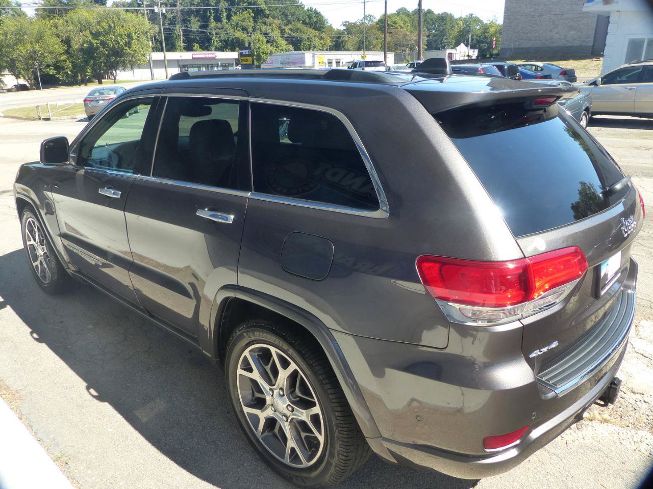 Used 2019 Jeep Grand Cherokee Overland AWD/4WD image 7