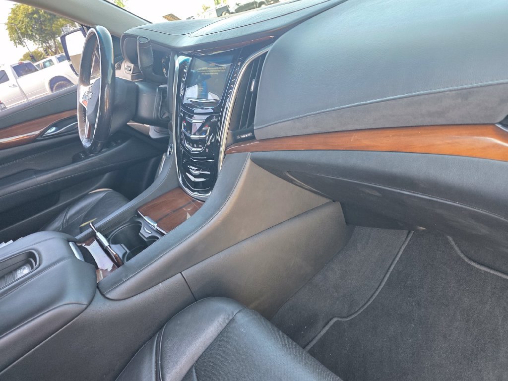 Used 2020 Cadillac Escalade Luxury RWD image 24
