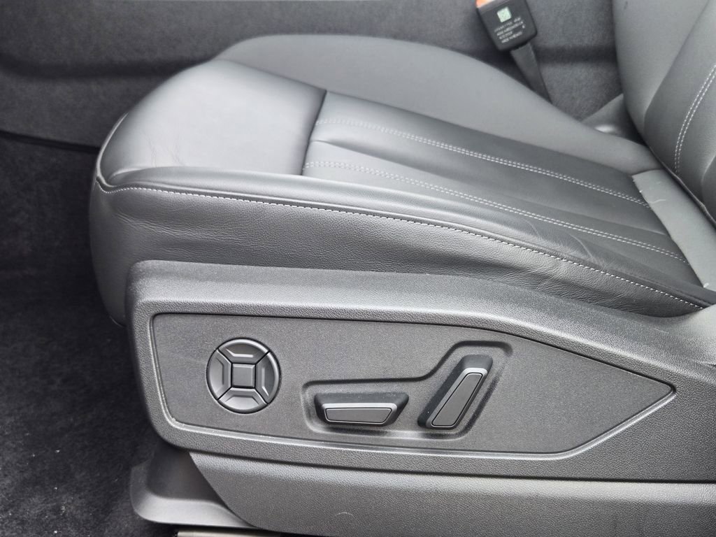 Certified 2025 Audi Q5 2.0T Premium image 31