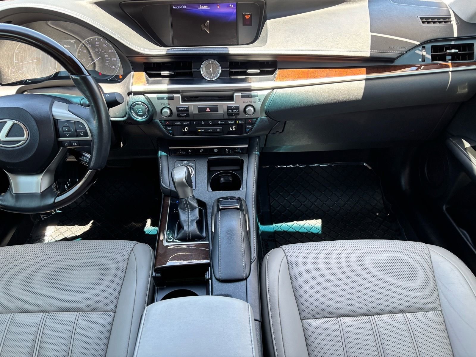 Used 2018 Lexus ES 350 w/ Luxury Package w/Wood Trim FWD image 14