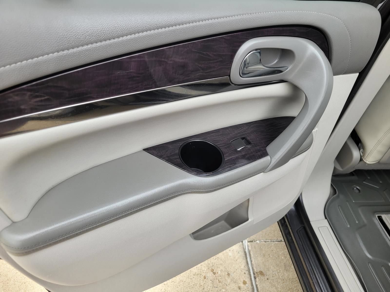 Used 2017 Buick Enclave Leather w/ Trailering Package FWD image 18