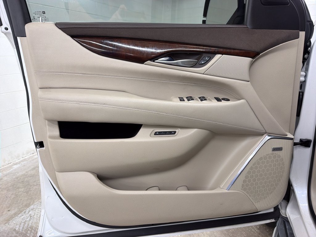 Used 2016 Cadillac Escalade ESV Luxury AWD/4WD image 16