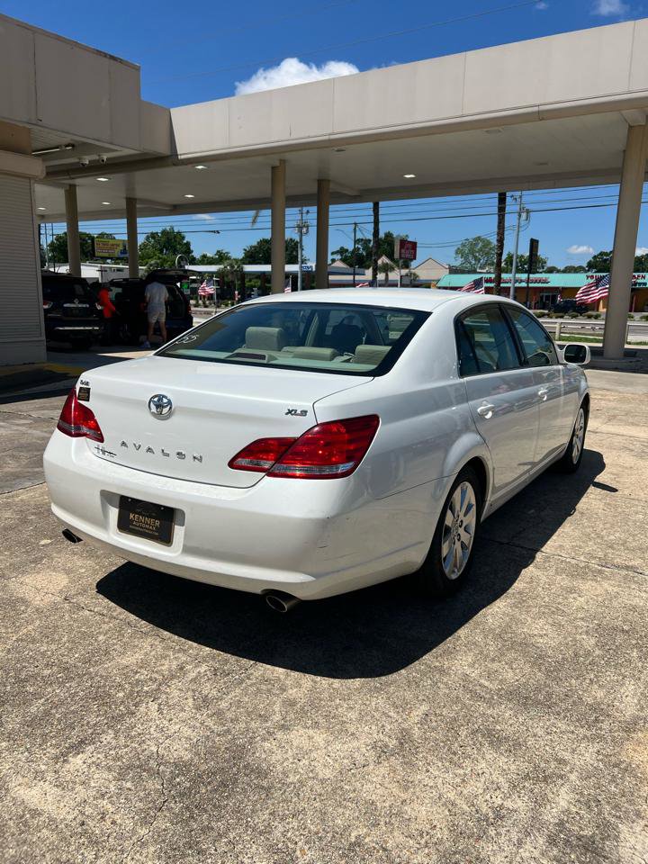 Used 2005 Toyota Avalon XL FWD image 3