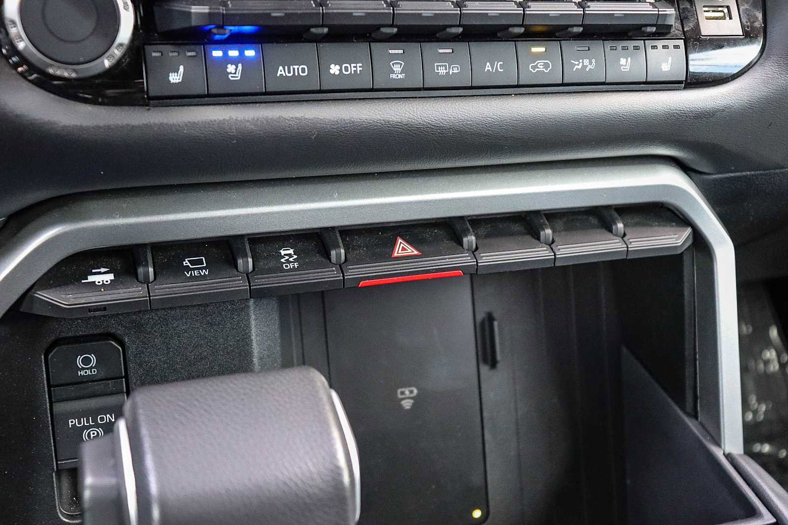 Used 2025 Toyota Sequoia Platinum image 30