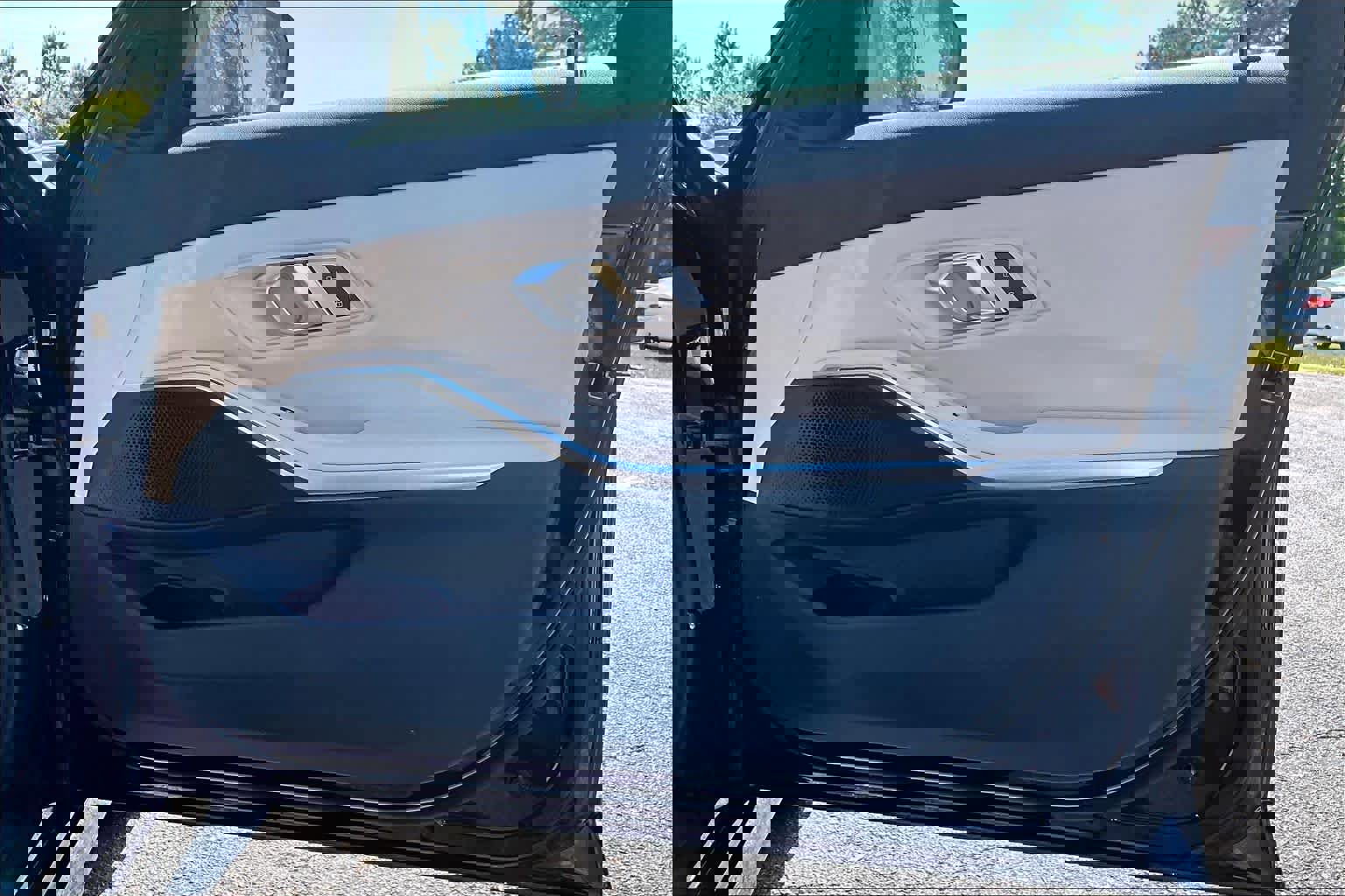 Certified 2025 BMW 330i Sedan w/ Convenience Package image 23