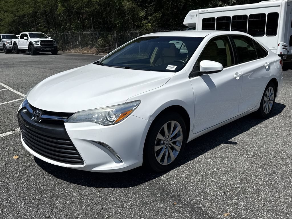 Used 2015 Toyota Camry XLE FWD video 3