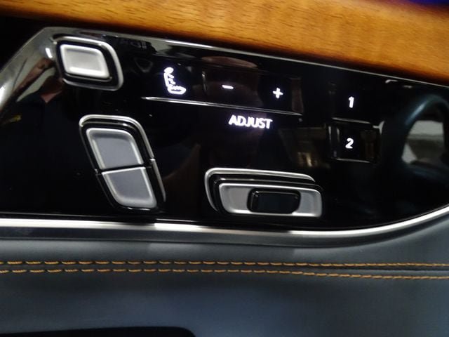 Certified 2022 Jeep Grand Wagoneer Series III AWD/4WD image 3