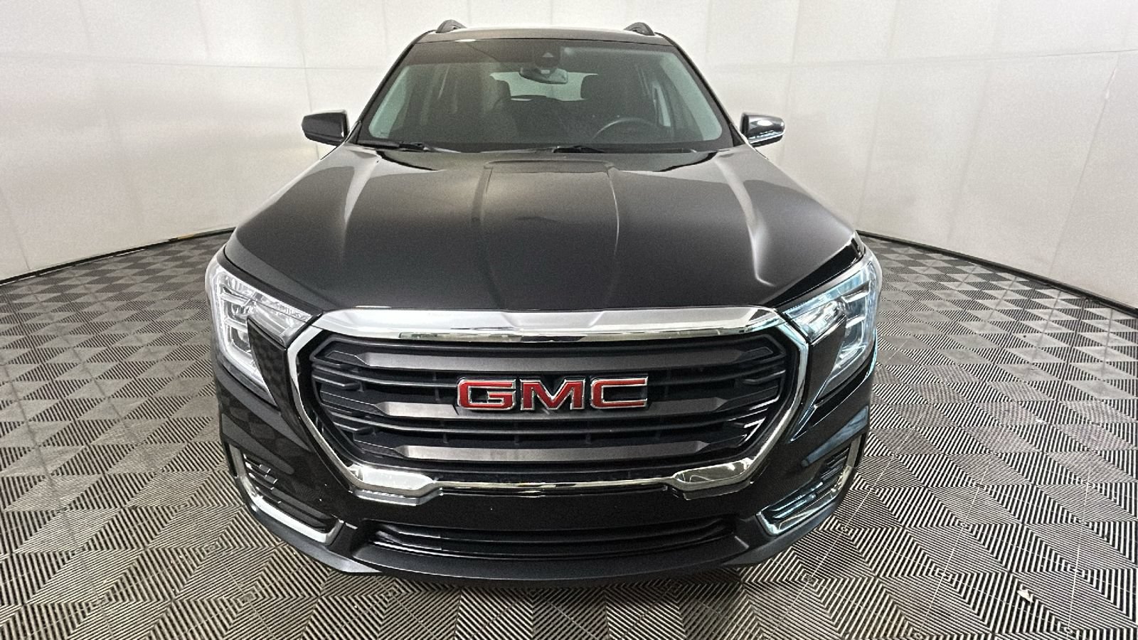 Used 2022 GMC Terrain SLE w/ Driver Convenience Package AWD/4WD image 10