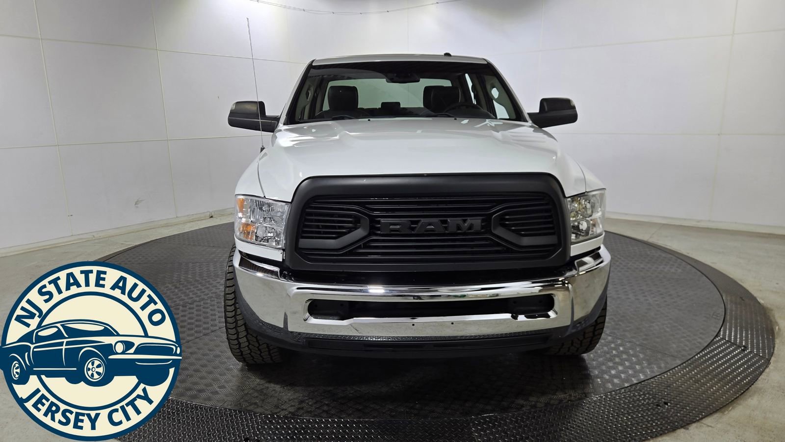 Used 2018 RAM 2500 Tradesman w/ Chrome Appearance Group image 2