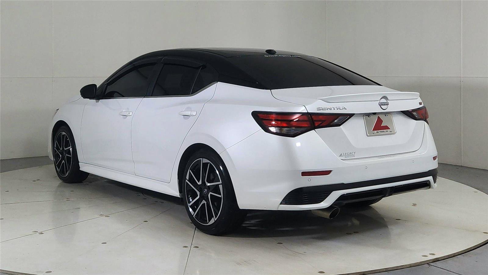 Certified 2025 Nissan Sentra SR w/ SR Premium Package image 5