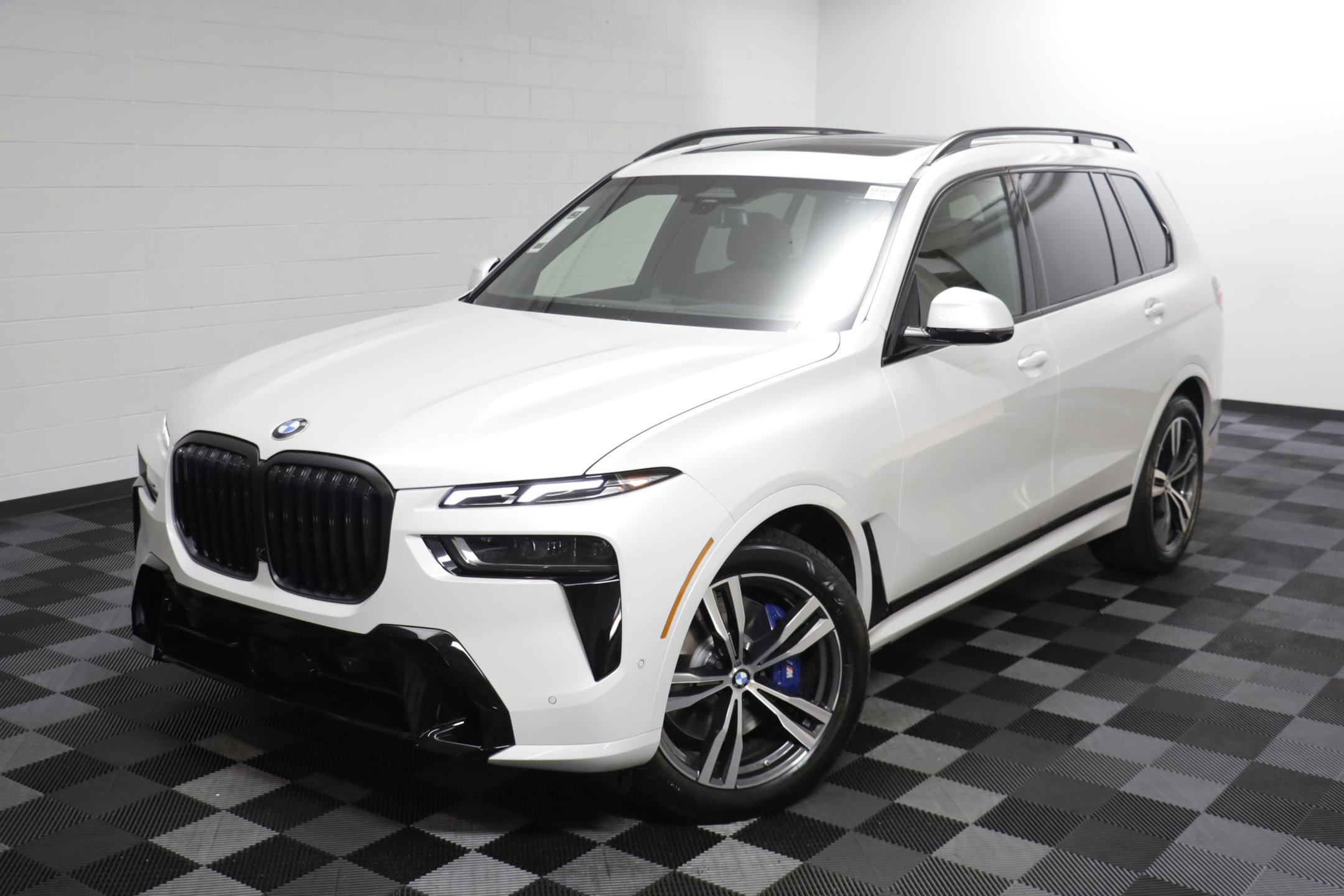 New 2027 BMW X7 xDrive40i w/ M Sport Package AWD/4WD image 2