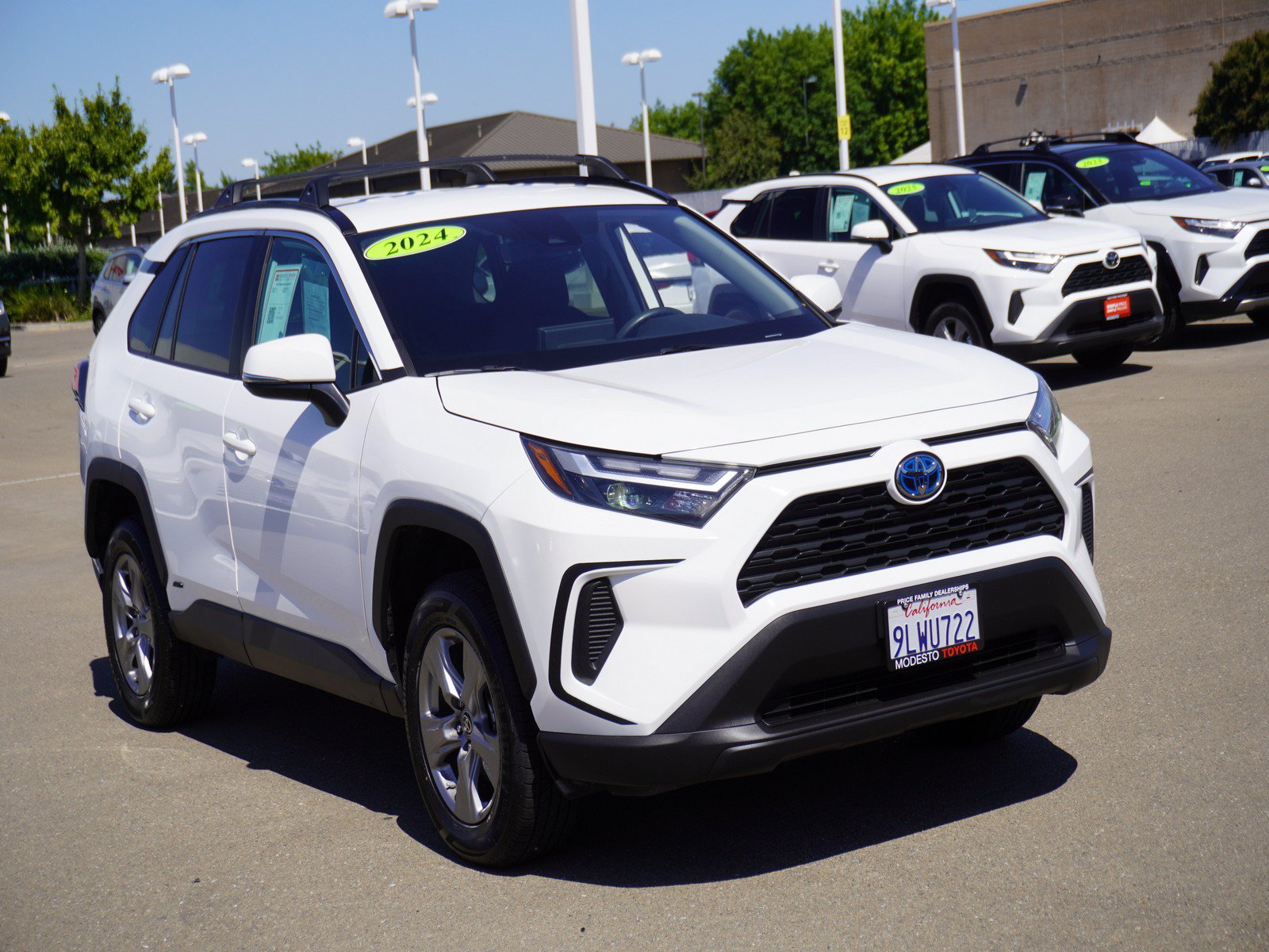 Used 2024 Toyota RAV4 LE AWD/4WD image 1