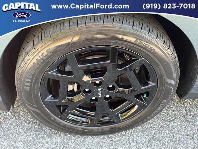 Used 2025 Kia Carnival SX FWD image 13