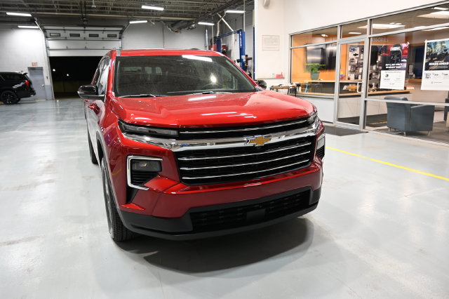 New 2027 Chevrolet Traverse LT w/ Driver Confidence Package FWD image 3