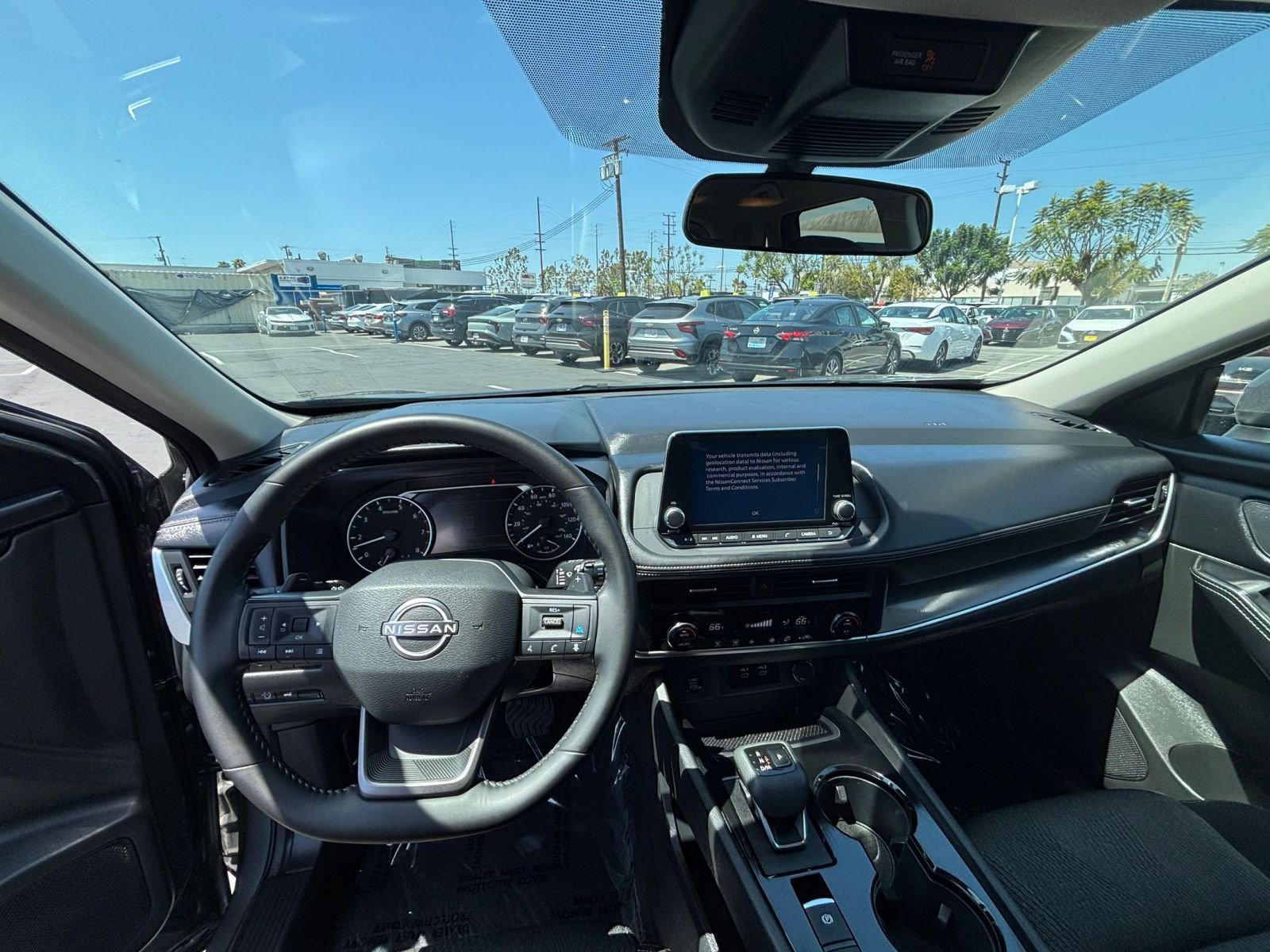 Used 2025 Nissan Rogue SV FWD image 34