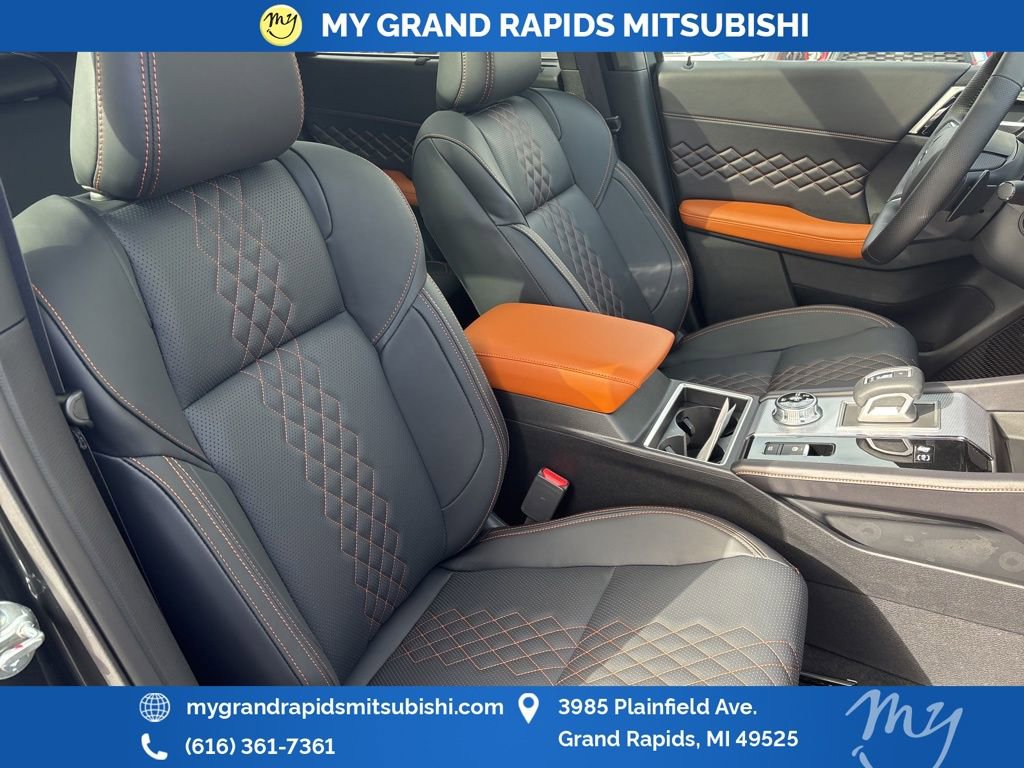 New 2025 Mitsubishi Outlander SEL image 21