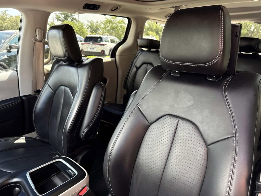 Used 2023 Chrysler Pacifica Touring-L w/ Uconnect Theater Family Group FWD image 26