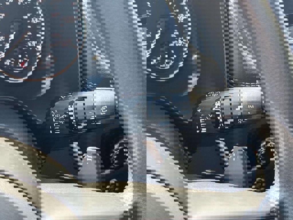 Used 2023 Nissan Rogue S AWD/4WD image 21