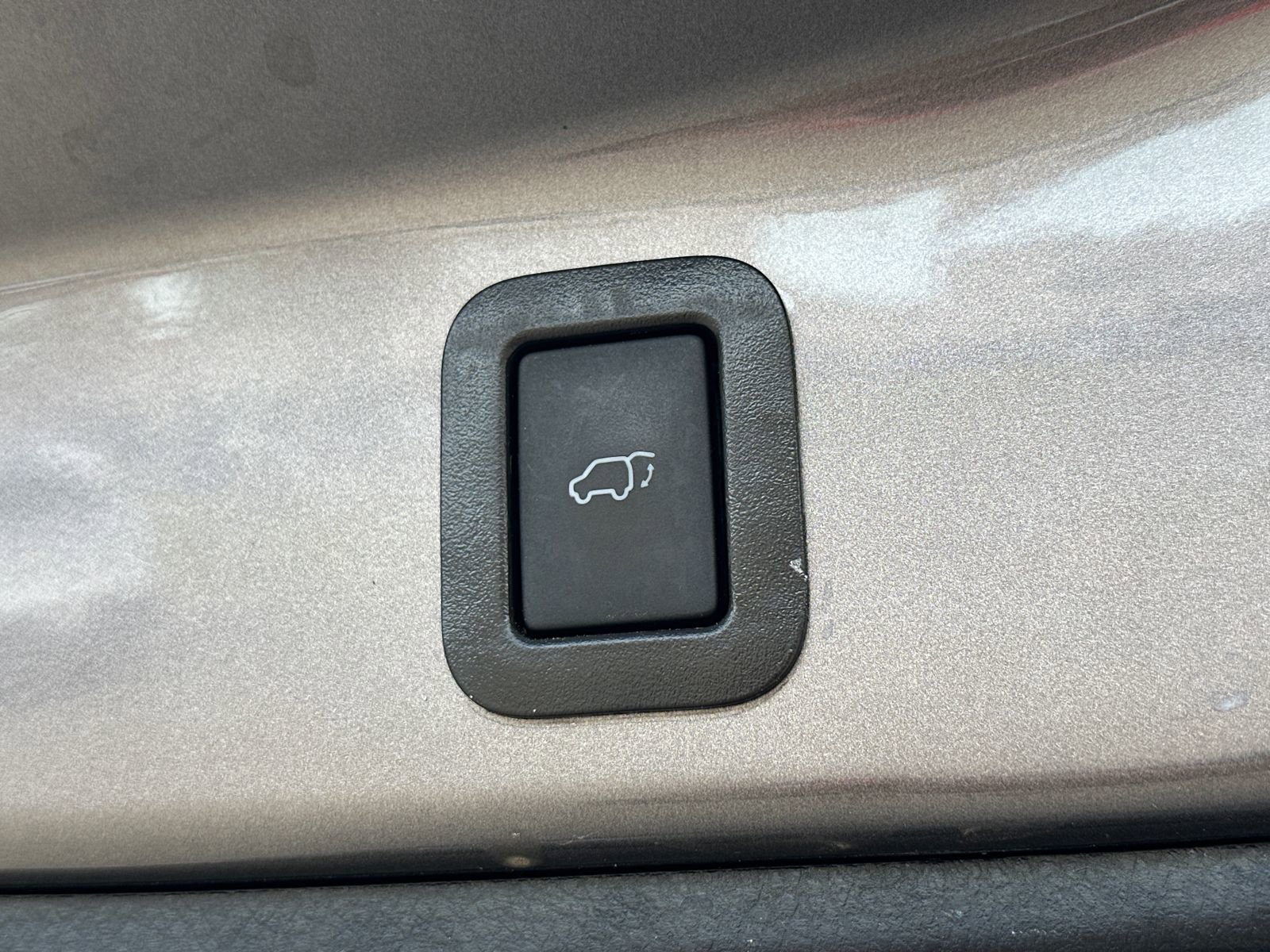 Used 2019 Toyota Highlander XLE image 18