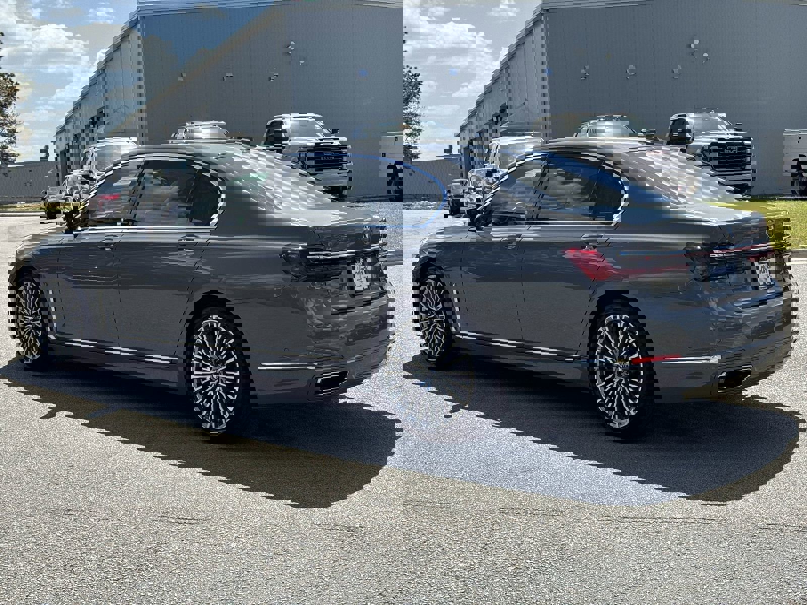 Used 2022 BMW 740i w/ Premium Package image 8