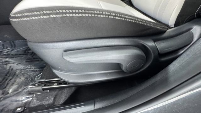Used 2025 Hyundai Venue SEL FWD image 11