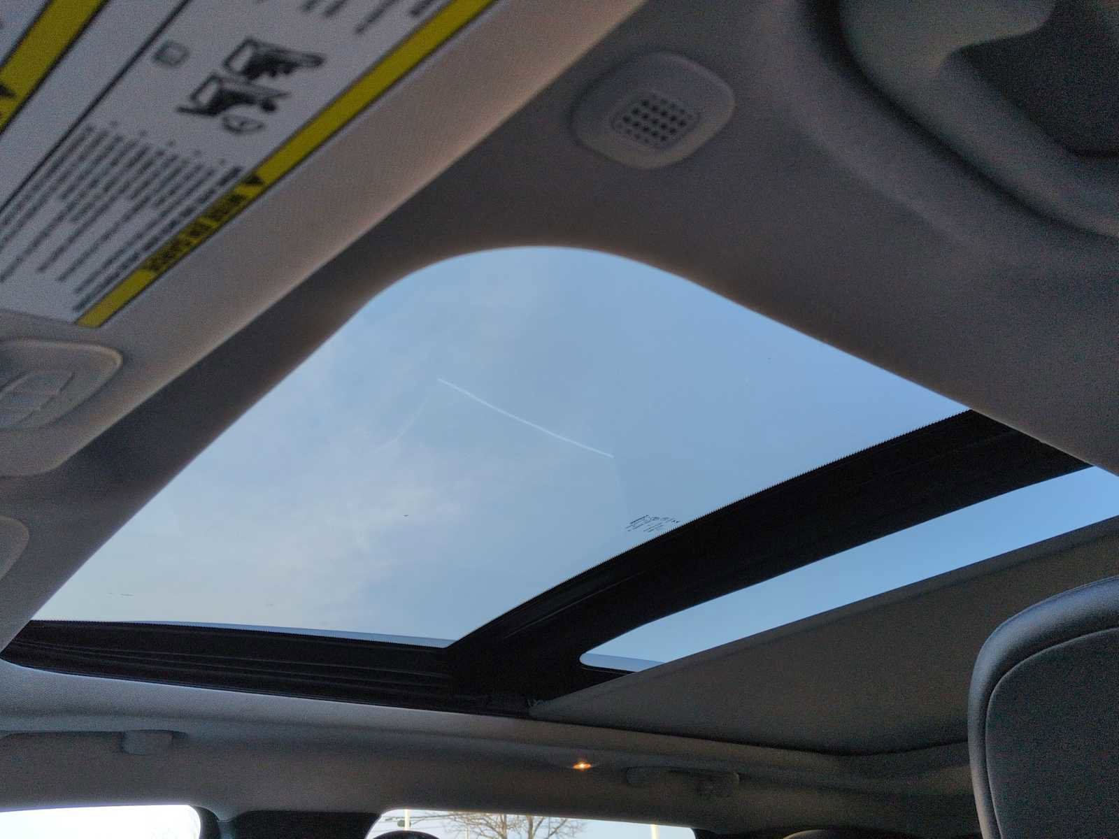 Used 2020 Jeep Cherokee Latitude Plus w/ Comfort/Convenience Group image 19