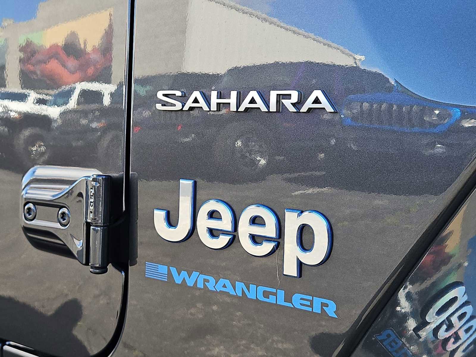 Used 2023 Jeep Wrangler Sahara image 12