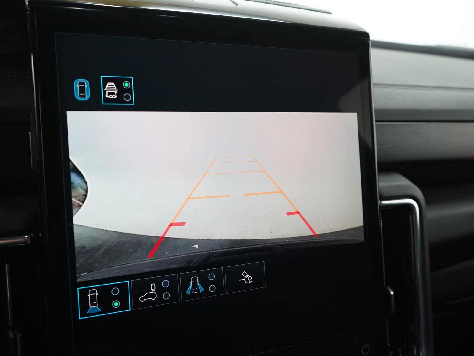 Used 2025 GMC Yukon XL Denali image 25